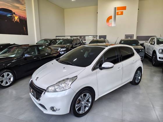 PEUGEOT 208 1.6 GRIFFE 16V FLEX 4P AUTOMÁTICO PEUGEOT 208 1.6 GRIFFE 16V FLEX 4P AUTOMÁTICO